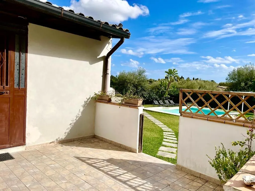 Сasa de vacaciones Villa Strelitzia'S House With Heated Pool From December 2024, Private Garden And Private Parking & Wi-Fi Avola