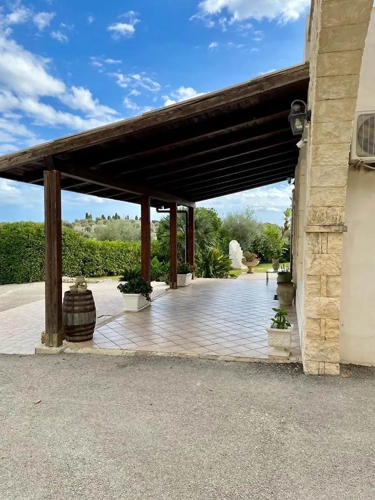 Сasa de vacaciones Villa Strelitzia'S House With Heated Pool From December 2024, Private Garden And Private Parking & Wi-Fi Avola