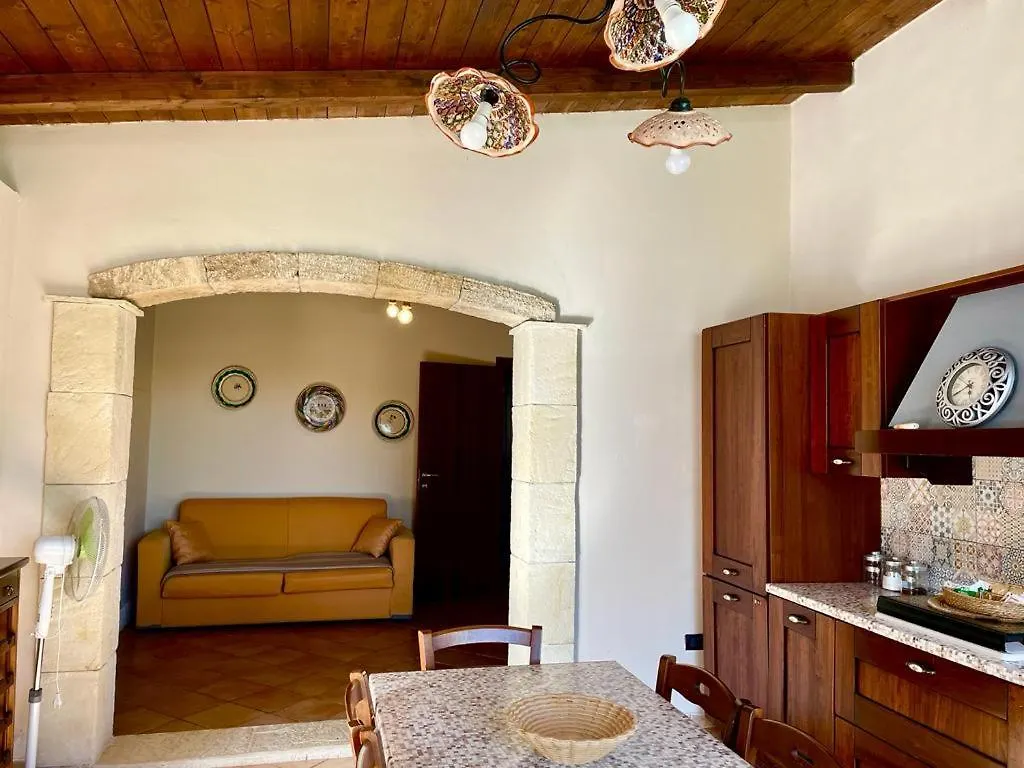 Сasa de vacaciones Villa Strelitzia'S House With Heated Pool From December 2024, Private Garden And Private Parking & Wi-Fi Avola